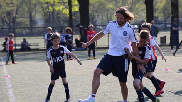 MLS Player Mix Diskerud Surprises Youth Soccer Teams